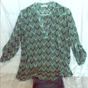 Lush v-neck blouse with button 3/4 sleeves